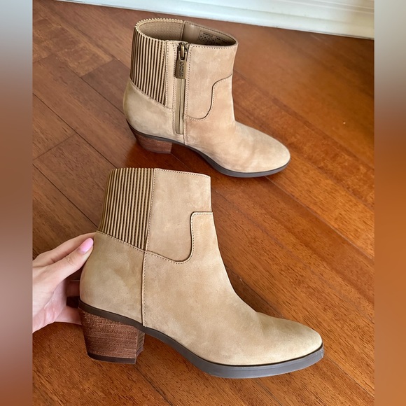 Vionic Shantelle Waterproof Leather Bootie. Size 6.5 - Picture 8 of 13